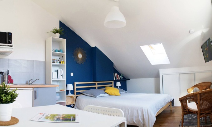 La Roche-sur-Yon Apartment | Studio-Comfort-Private Bathroom-Garden View