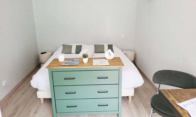 Ambleteuse Apartment | Studio-Comfort-Ensuite with Bath