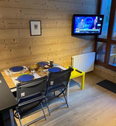 Saint-Lary-Soulan Apartment | Studio Confortable style Chalet, Saint Lary Soulan centre village, 6 nuits minimum