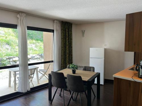 Jausiers Apartment | Studio confortable à Jausiers avec terrasse et accès piscine, idéal pour 4 personnes - FR-1-165B-56