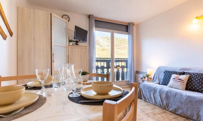 Pla d'Adet Apartment | Studio convivial au pied des pistes avec local skis et parking, animaux non acceptés - FR-1-296-450