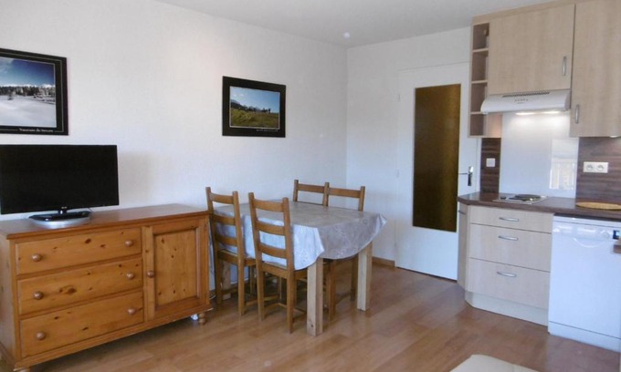 Correncon-en-Vercors Apartment | Studio cosy 4-5 pers, balcon sud, parking, proche commodités - FR-1-689-62