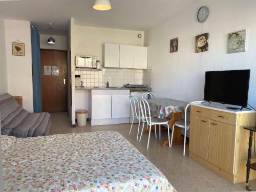Balaruc-les-Bains Apartment | Studio cosy avec balcon, climatisation, proche thermes - Balaruc-les-Bains - FR-1-553-99