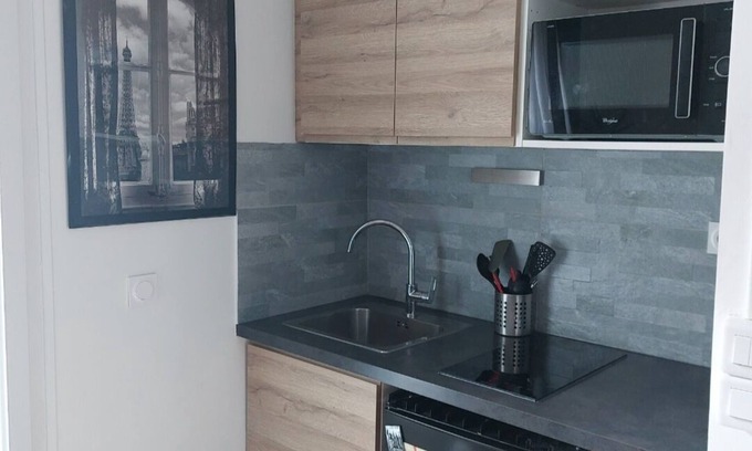 Les Lilas Apartment | Studio Cosy Entièrement Équipé, Métro Mairie des Lilas Idéal Pour Visiter Paris