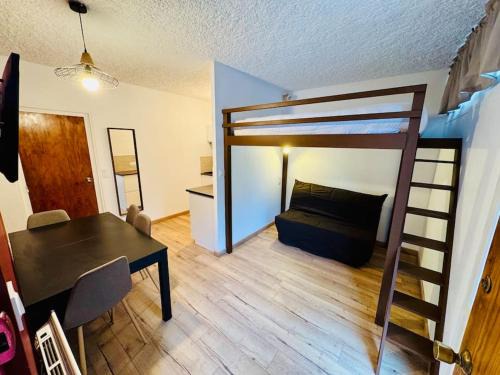 Chasseneuil-du-Poitou Apartment | Studio Cosy