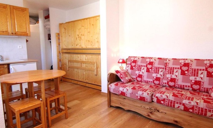 Cognet Apartment | Studio cosy pour 4 à L'Alpe d'Huez - Emplacement idéal, animaux acceptés, proche pistes et commerces - FR-1-405-96