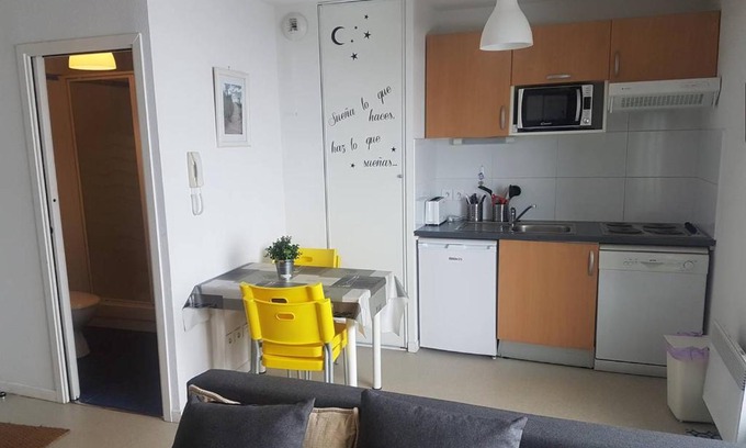 Arette Apartment | Studio cosy pour 4 pers avec kitchenette, parking et casier à skis à Arette - FR-1-602-112