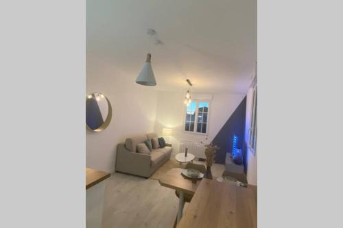 Saint-Serge Apartment | Studio cosy refait à neuf,au calme 5 min du centre
