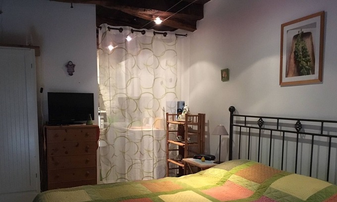 Cremps Cottage | Studio Cottage with Pool