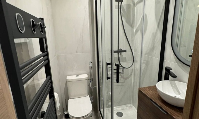 Neuilly-sur-Seine Apartment | Studio de Charme Parisien