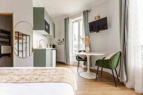 Levallois-Perret Apartment | Studio de charme parisien