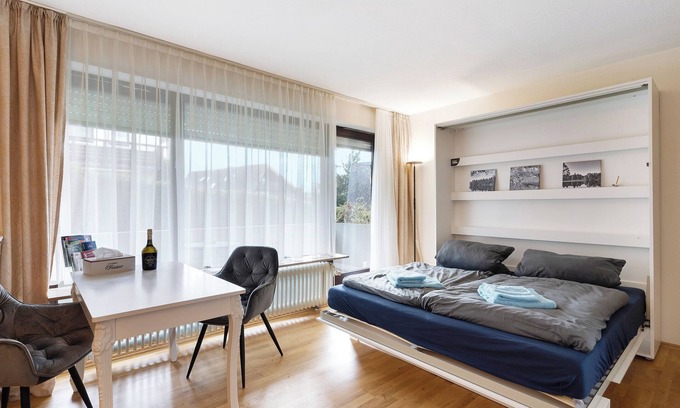 Schoenwald Apartment | Studio Apartment 'Ribeiro Ninho de Cuco' with Balcony and Wi-Fi