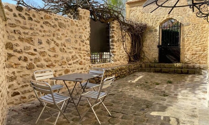 Bonnelles Apartment | Studio Duplex Avec spa et Cour Privée