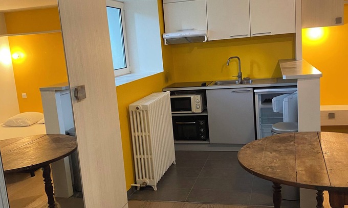 Saint-Mande Apartment | Studio en Entre sol d une Belle Maison, à 400 m de Paris et 400 m du Bois