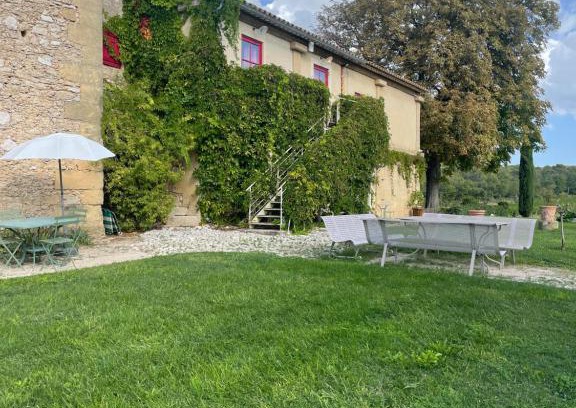 Rognes Apartment | Studio Est - 30 m2 Domaine viticole Château Barbebelle - Jardin & Boulodrome partagés