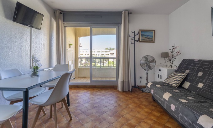 Saint-Mandrier-sur-Mer Apartment | Studio for 4 People with Balcony, 10 Minutes from the Beach, in the Heart of the Village