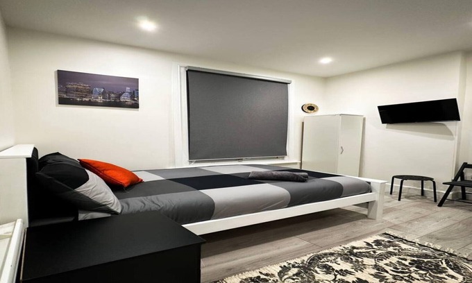 Ealing Common Apartment | Studio Flat in Ealing Broadway