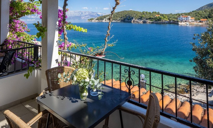 Pokrivenik Apartment | Studio flat near beach Cove Pokrivenik, Hvar (AS-10427-a)