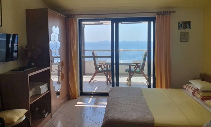 Susica Apartment | Studio flat near beach Murter (AS-22397-c)