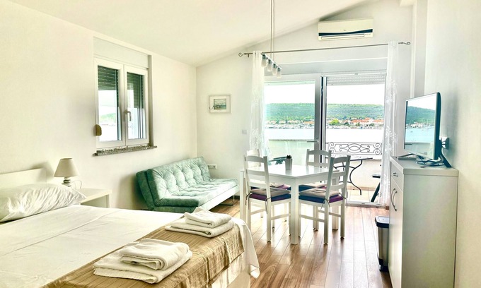 Sukosan Apartment | Studio flat near beach Sukošan, Zadar (AS-9711-a)