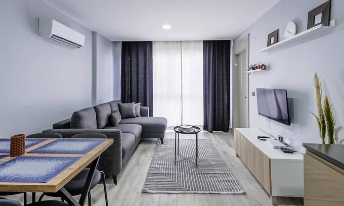 Kepez Apartment | Studio Flat w Shared Pool and Garden in Antalya