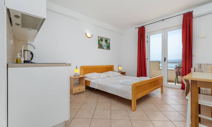Ruskamen Apartment | Studio flat with balcony and sea view Lokva Rogoznica, Omiš (AS-23105-c)