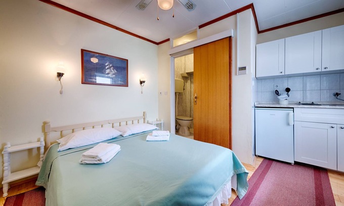 Komiza Apartment | Studio flat with air-conditioning Komiža, Vis (AS-2431-c)