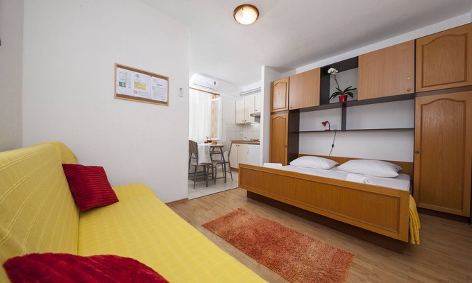 Tucepi Apartment | Studio flat with air-conditioning Tučepi, Makarska (AS-11486-a)