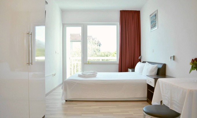 Promajna Apartment | Studio flat with balcony and sea view Promajna, Makarska (AS-20786-b)