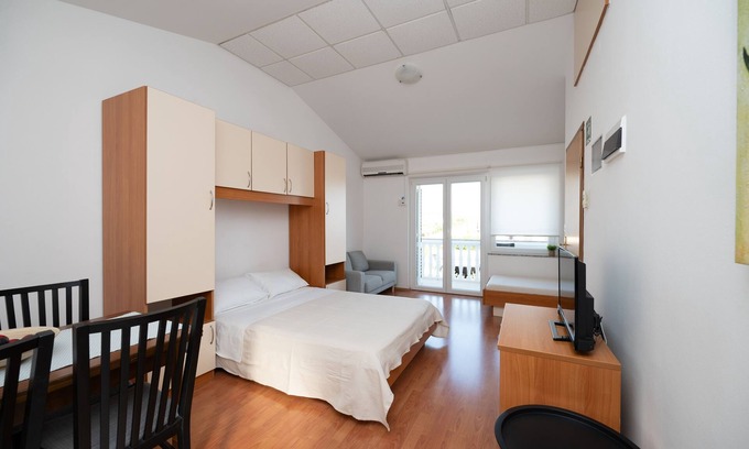 Sukosan Apartment | Studio flat with balcony and sea view Sukošan, Zadar (AS-6131-c)