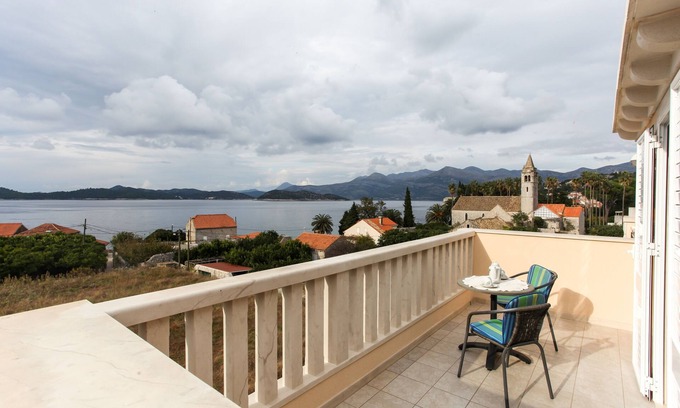 Lopud Island Apartment | Studio flat with balcony and sea view Lopud, Elafiti (AS-12910-b)