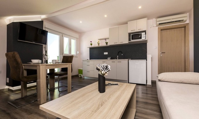 Cove Murtar Apartment | Studio flat with terrace and sea view Mali Lošinj, Lošinj (AS-9681-a)