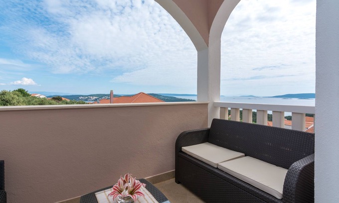 Seget Vranjica Apartment | Studio flat with terrace and sea view Seget Vranjica, Trogir (AS-12499-c)