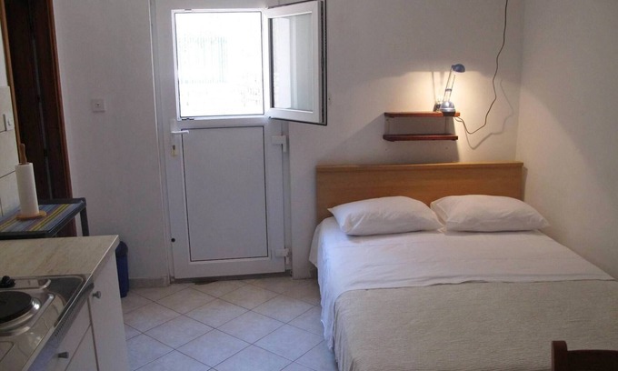 Zdrelac Apartment | Studio flat with terrace Ždrelac, Pašman (AS-20583-a)