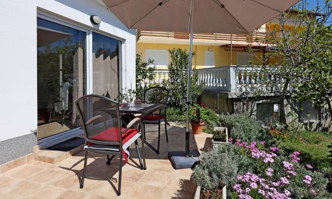 Suha Punta Apartment | Studio flat with terrace Suha Punta, Rab (AS-17239-a)