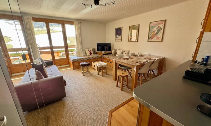 La Salle-les-Alpes Apartment | Studio for 4 at the foot of the slopes, town center, mountain views