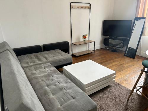 Montceau-les-Mines Apartment | Studio