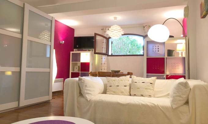 Les Lecques Apartment | Studio 37m - The beach 6 minutes walk - private parking - comfortable. Calm.