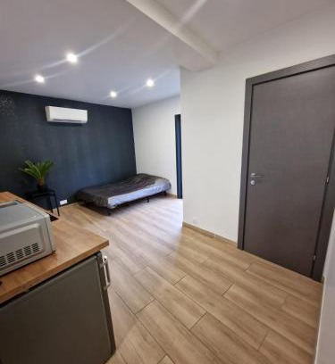 Villeneuve-les-Maguelone Apartment | Studio en bord de mer avec jardin proche de Montpellier