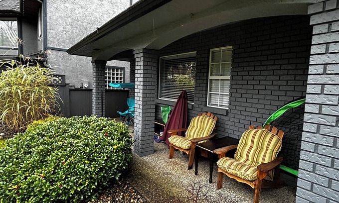 District of North Vancouver House | Studio Garden Suite
