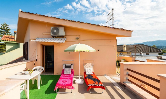 Quartu Sant'Elena Apartment | Studio 'Gianna - Monolocale Luigi' with Shared Terrace, Wi-Fi and Air Conditioning