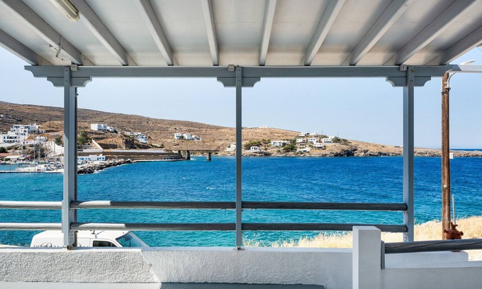 Loutra Apartment | Studio 'Gorgona' with sea view, Wi-Fi and air conditioning