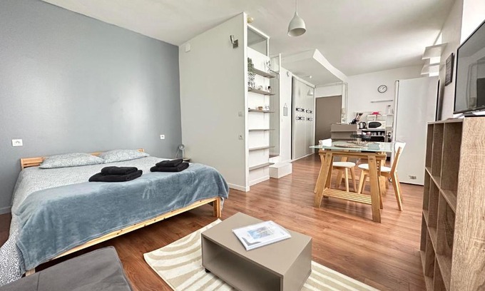 Laon Apartment | Studio Green Velvet