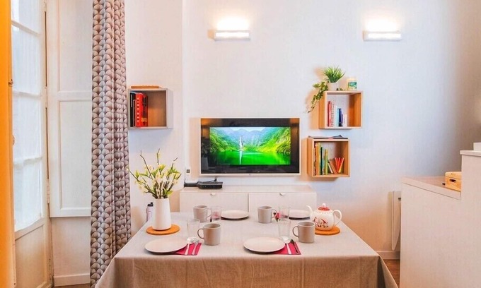 Bagneres-de-Luchon Apartment | Studio Hyper Centre - Ideal for We, Ski, Cure