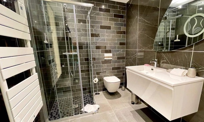 La Roquette-sur-Siagne Apartment | Studio in Luxury Villa Sea View Air Conditioning Wifi independent entrance
