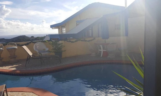 Altona House | Studio in St. Thomas Sunset Gardens Guesthousenn