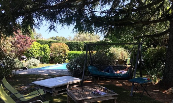 Le Rouret Apartment | Studio Indépendant Dans Dépendance au Fond du Jardin