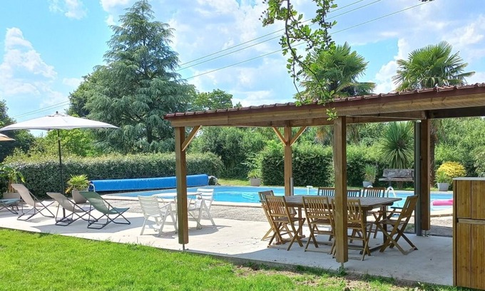 La Ferriere House | Studio Indépendant Dans une Maison Avec Piscine, un Grand Parc et son Étang