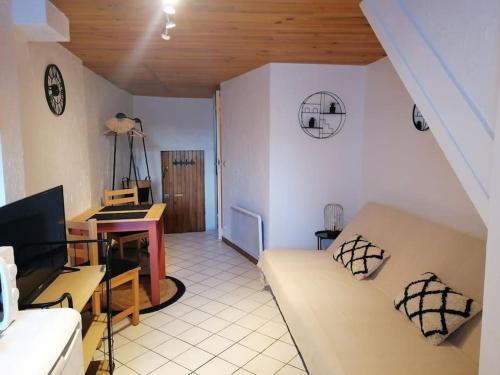 Espaly-Saint-Marcel Apartment | Studio Joseph