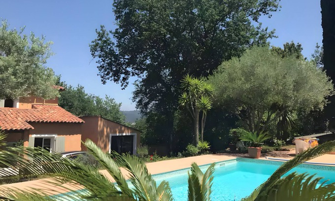 Saint-Raphael Apartment | Studio 'L'espeoutier' with private pool, Wi-Fi and air conditioning